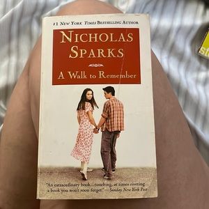 A walk to remember book